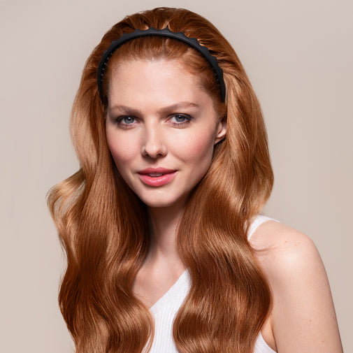 A woman wearing the 90's Icon Flexible Zig Zag Headband in black