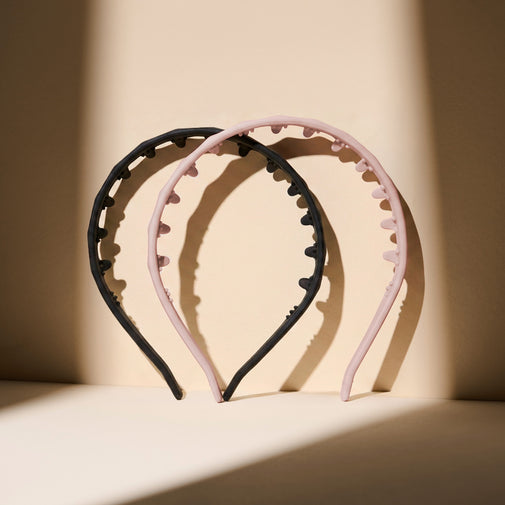 The Hair Edit 90's Icon Flexible Zig Zag Headband Set standing up against a beige wall
