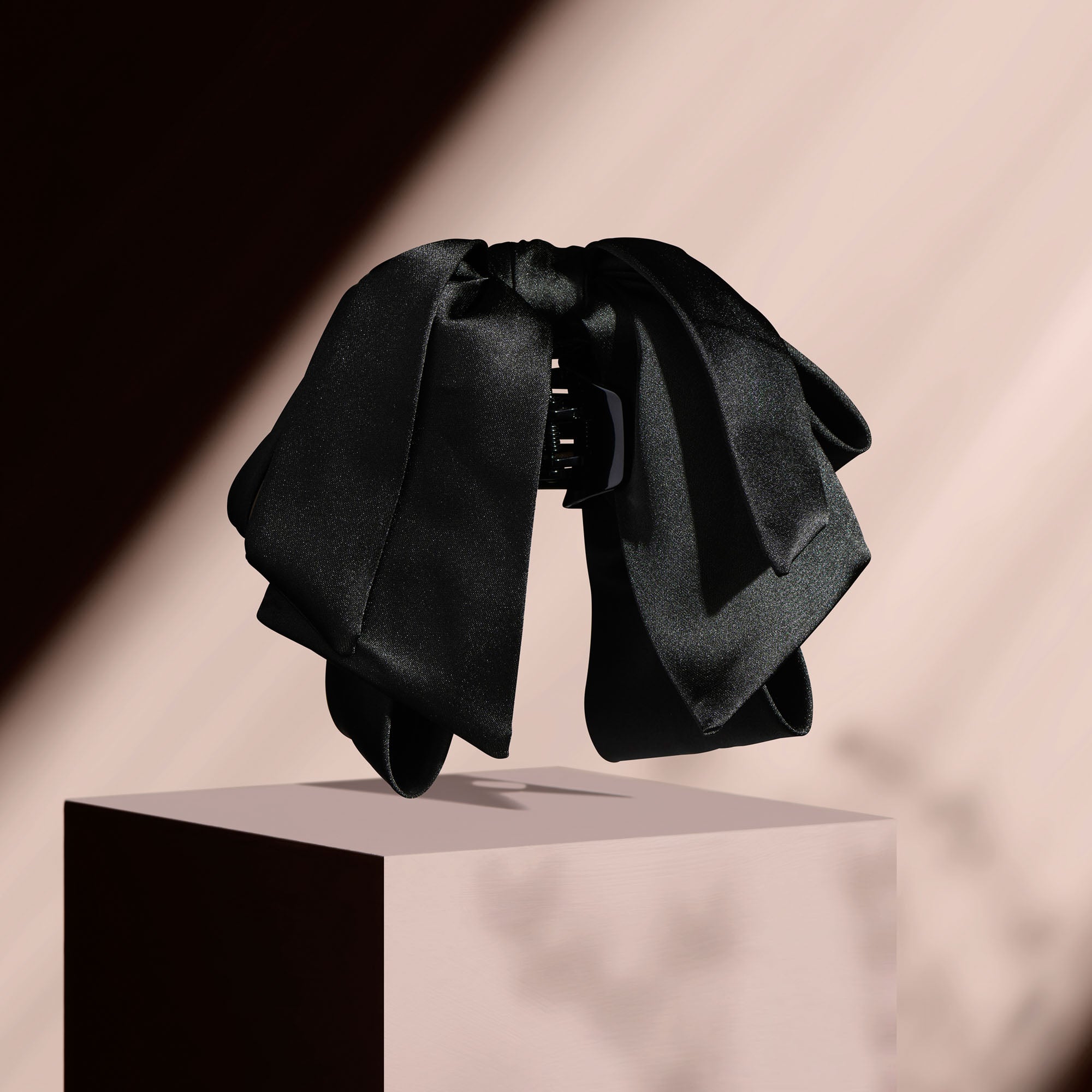 Old Money Satin Bow Claw Clip5