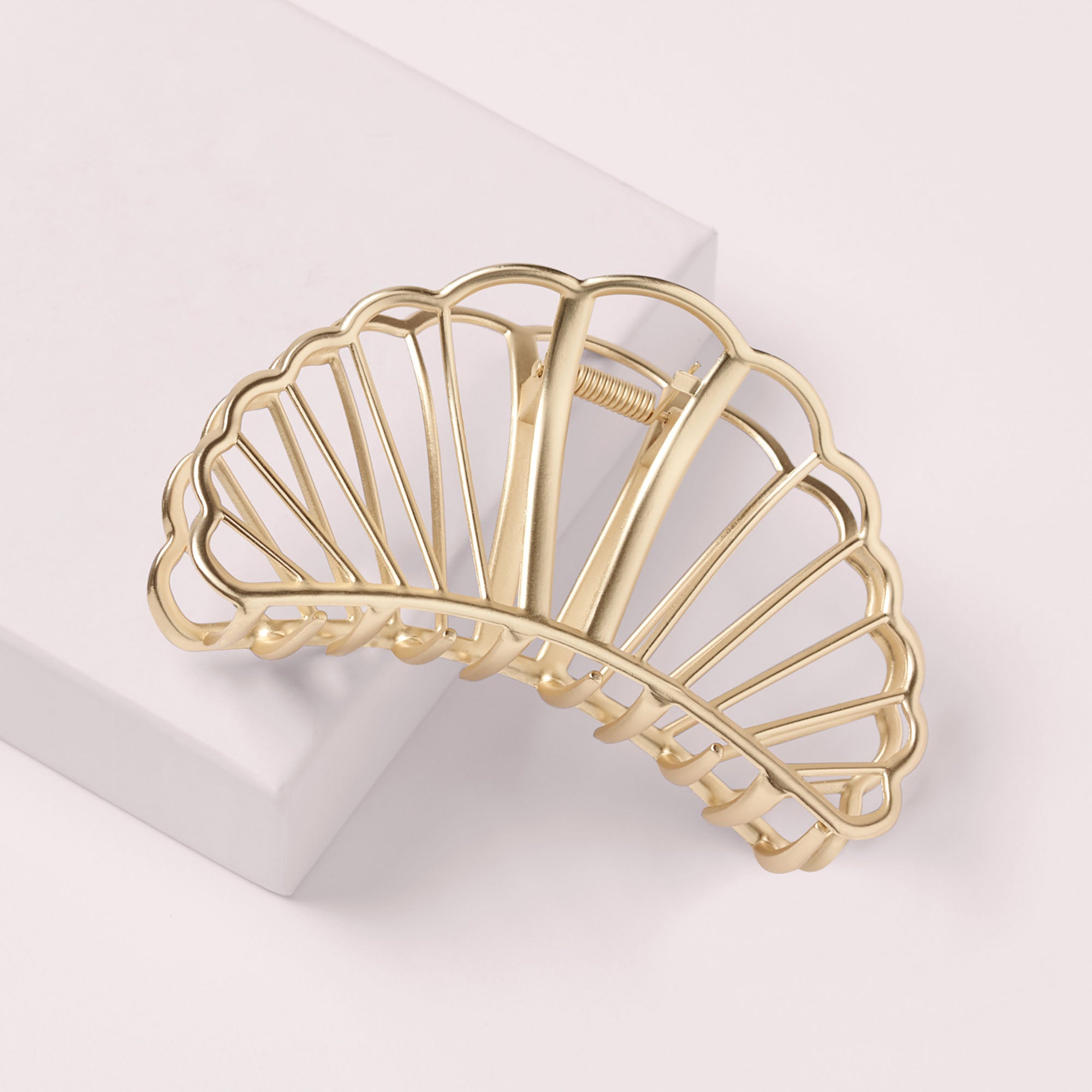 Gilded Mermaid Shell Claw Clip4