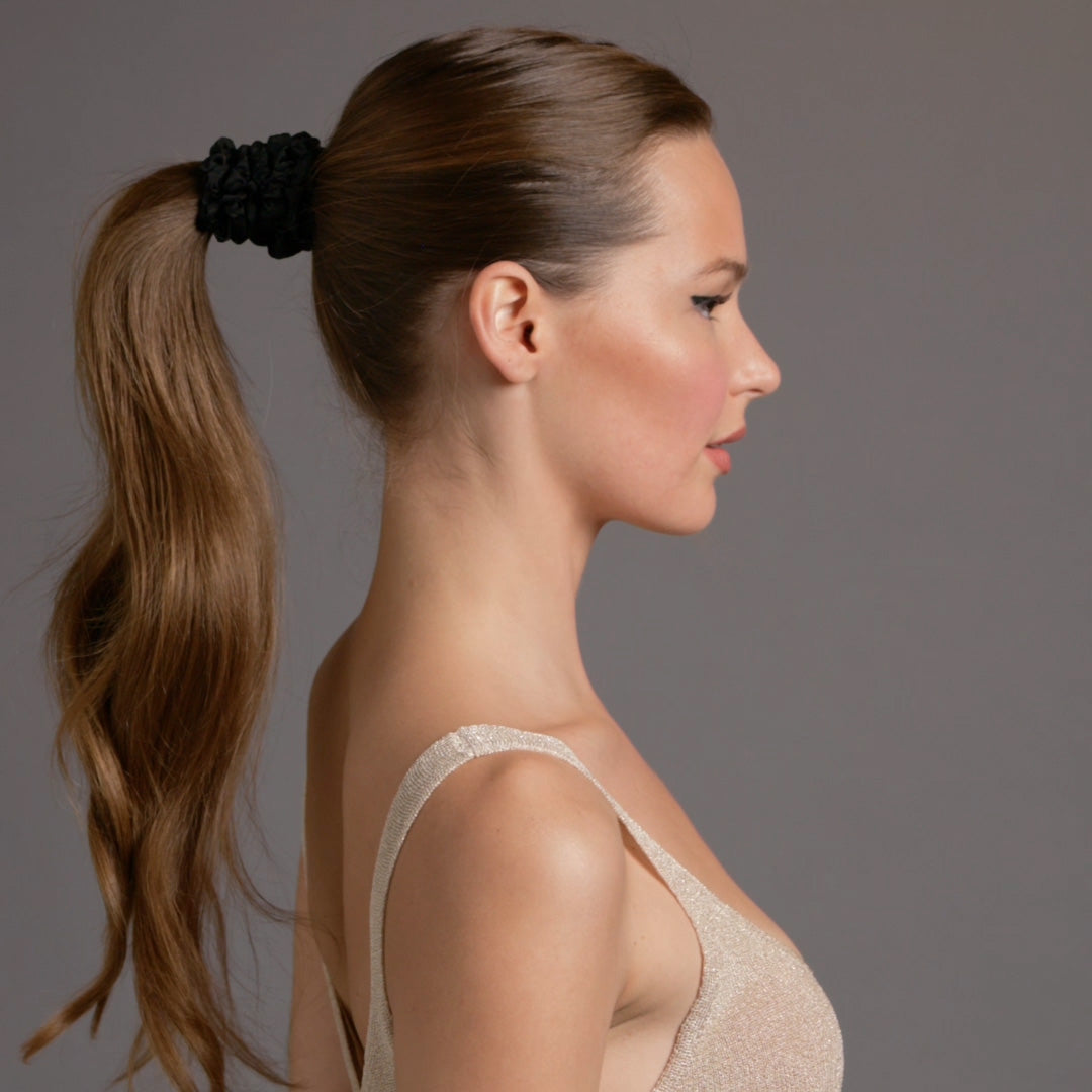 Video of model demonstrating how to wear The Hair Edit's Ruched Ribbons2