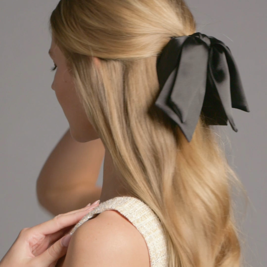 Video of model demonstrating how to wear The Hair Edit's Old Money Bow7