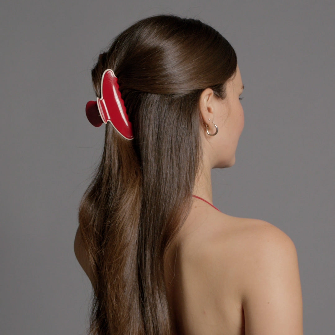 Video of model demonstrating how to wear The Hair Edit's Red Couture Clip2