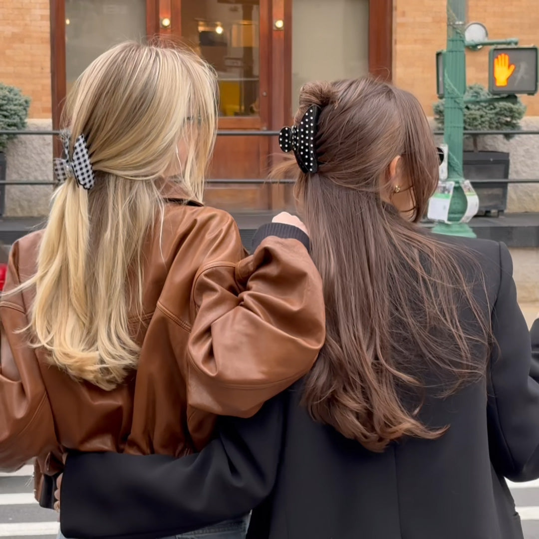 Video of Danielle Bernstein and model walking through New York wearing wearing Scalloped Gingham Claw Clip2