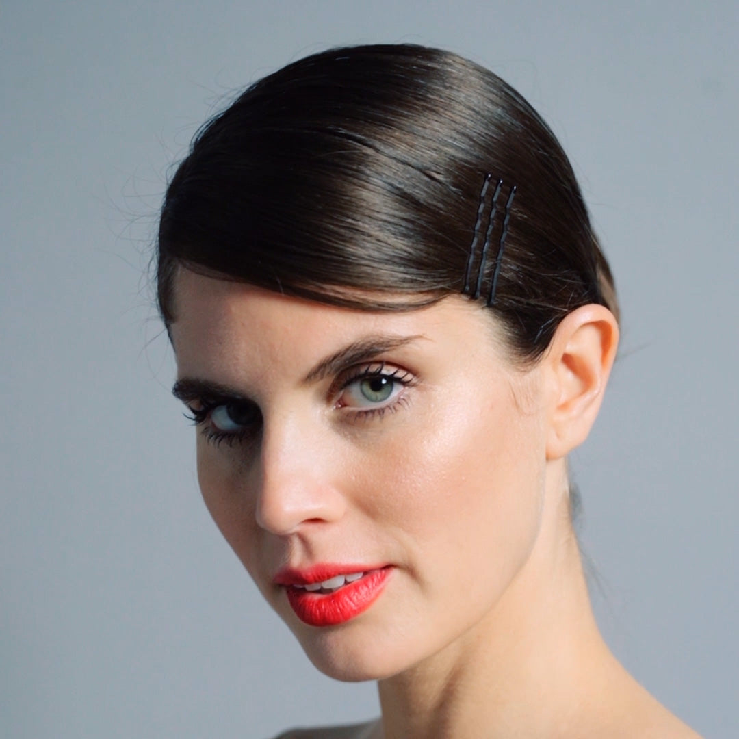 Video of model demonstrating how to wear The Hair Edit's Neat As A Pin Bobby Pins2