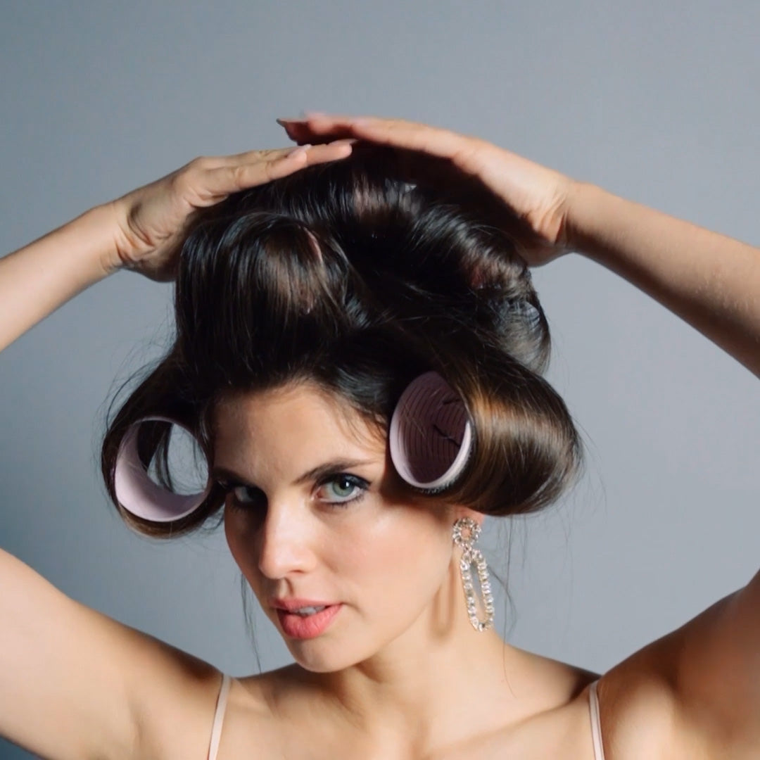 Video of model demonstrating how to use The Hair Edit's Ceramic Volumizing Rollers9