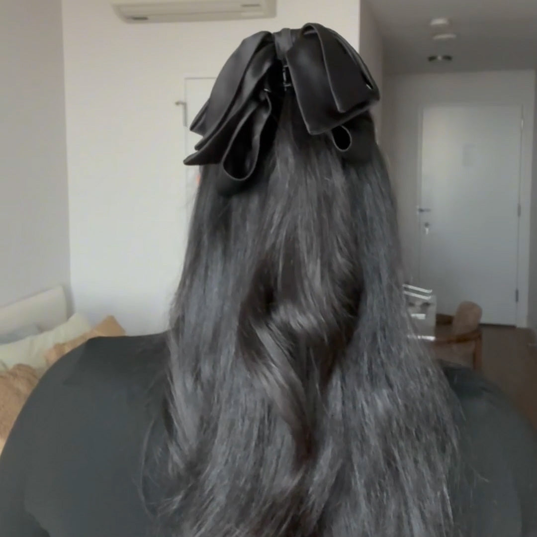 Video demonstrating how to wear The Hair Edit's Old Money Bow2