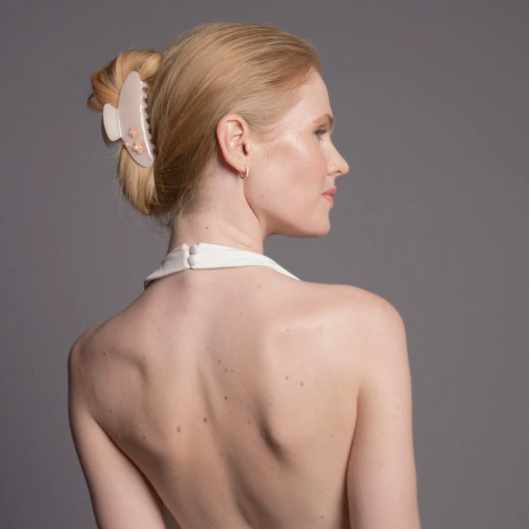 Video of model demonstrating how to wear The Hair Edit's Petal Claw Clip2
