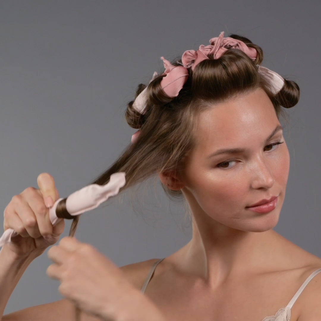 Video of model demonstrating how to wear The Hair Edit's Curl Define Pillow Rollers 8